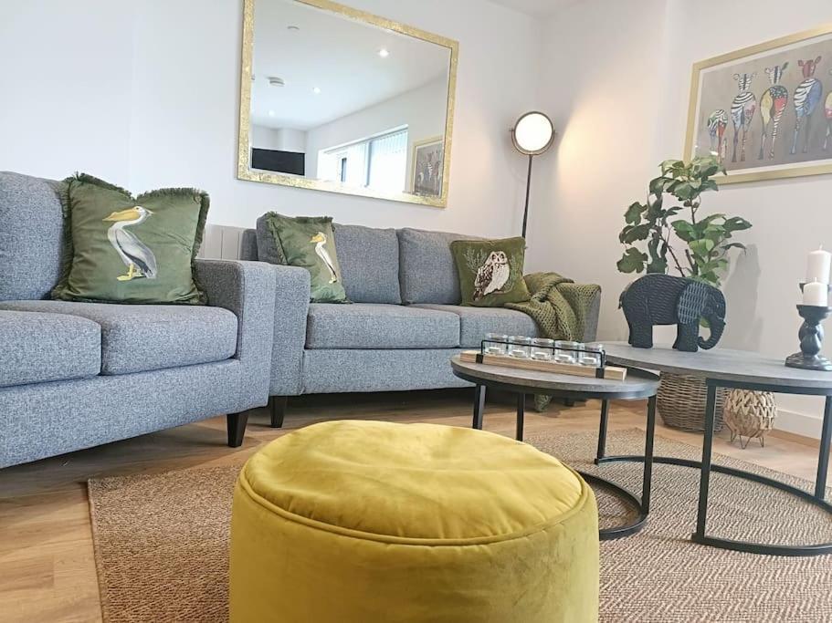 Snuggle Inn: Riverside Apartments with Thames Views London Exterior photo
