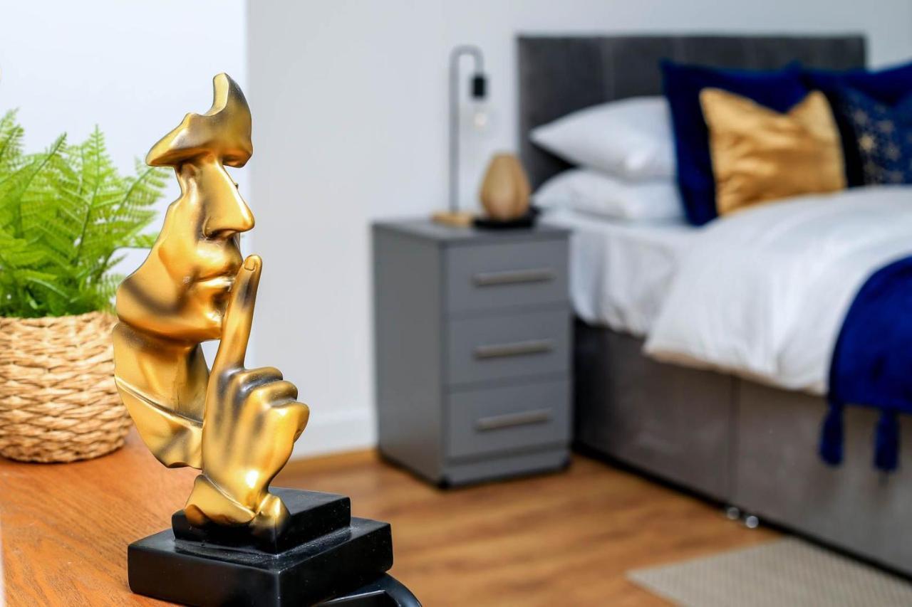 Snuggle Inn: Riverside Apartments with Thames Views London Exterior photo