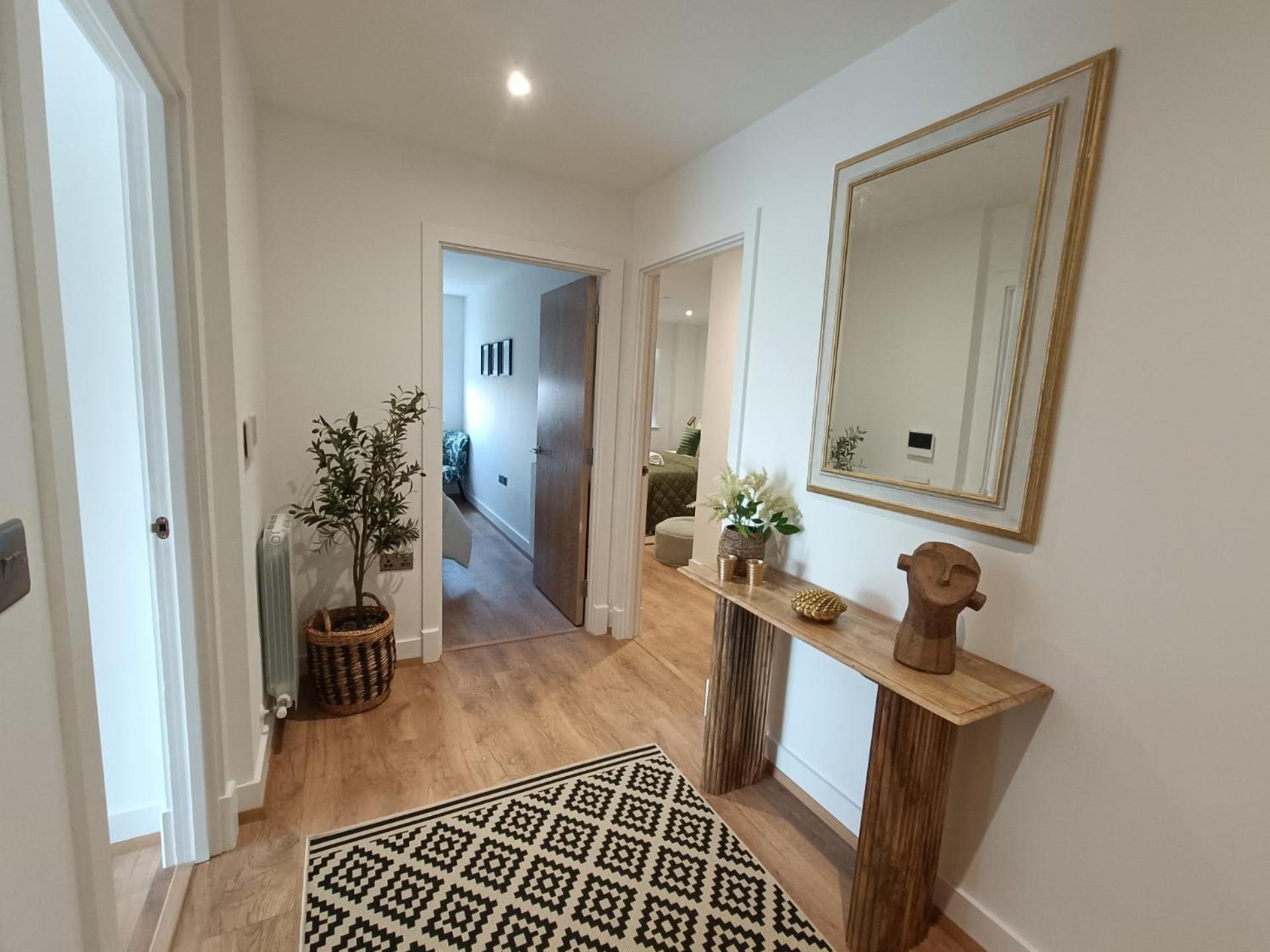 Snuggle Inn: Riverside Apartments with Thames Views London Exterior photo